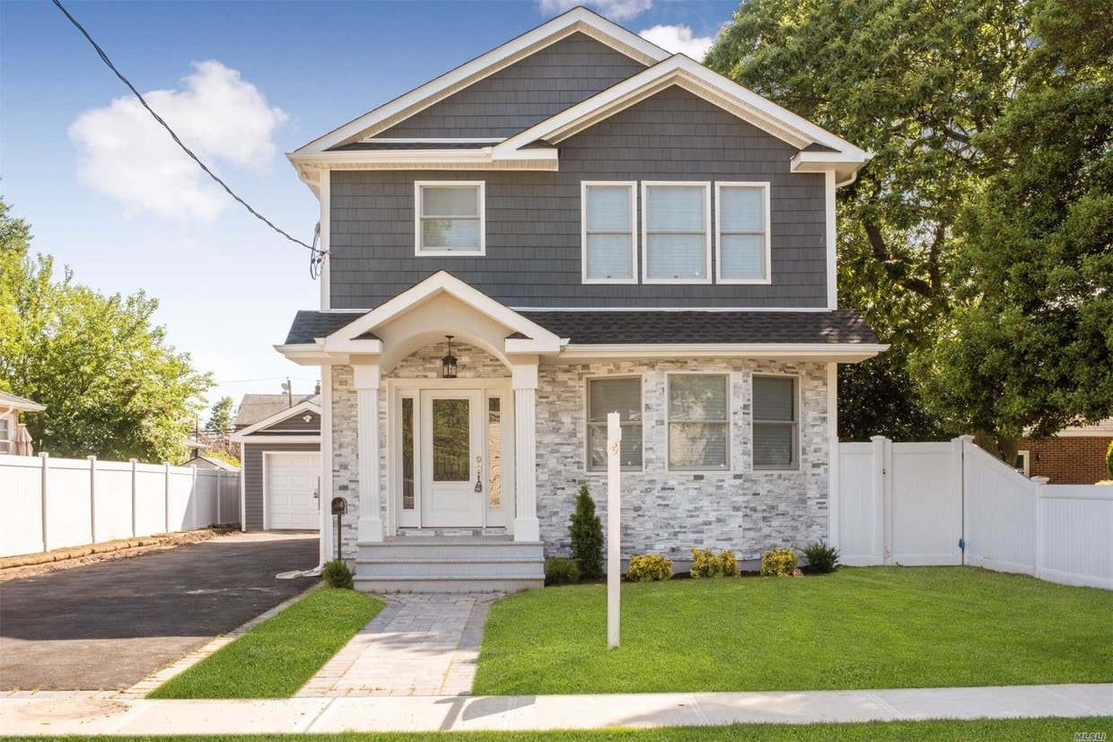 98 Raymond St, Hicksville, NY 11801 House for Rent in Hicksville, NY