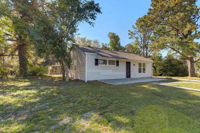 Building Photo - 3105 Matipan Ave