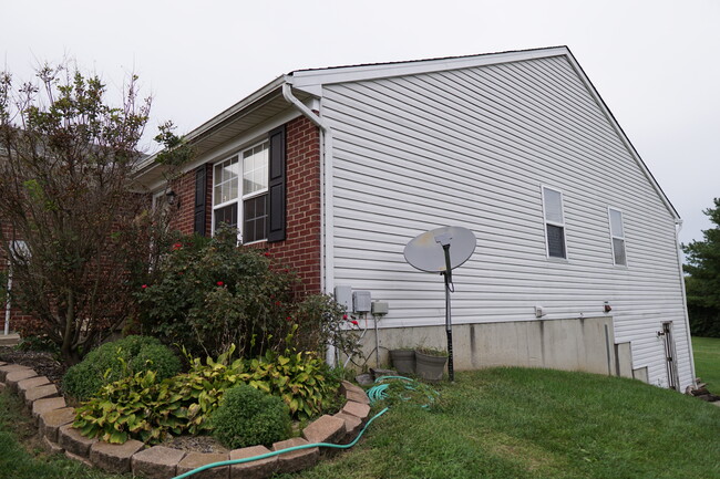 Building Photo - 786 Harvard Dr