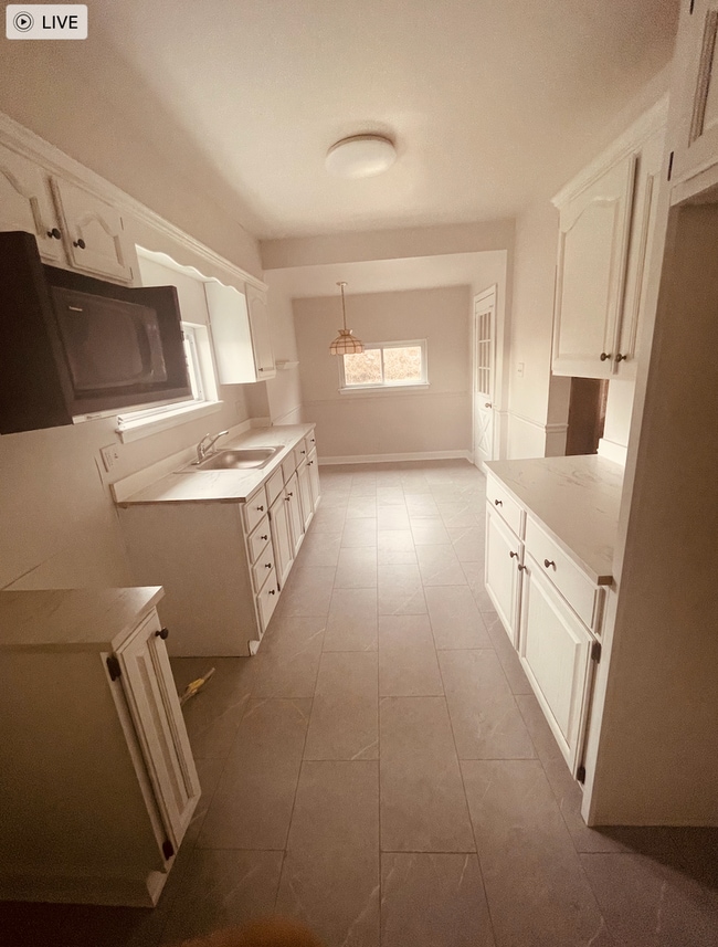 Building Photo - 3 Bed 1 Bath Munhall Pa