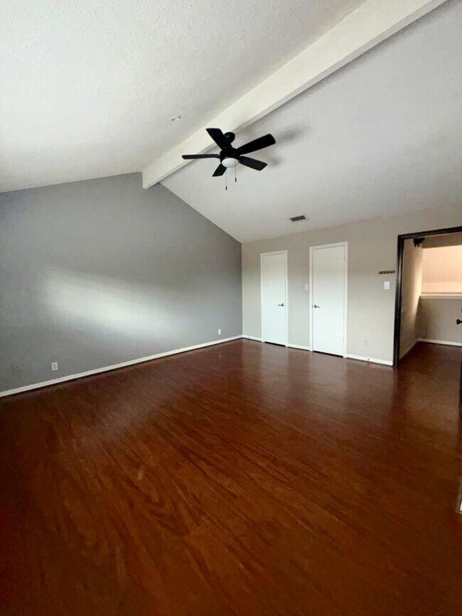 Building Photo - 9353 Westwood Village Dr