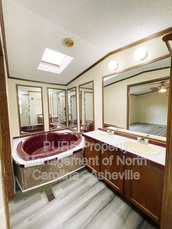 Building Photo - 61 Page Dr