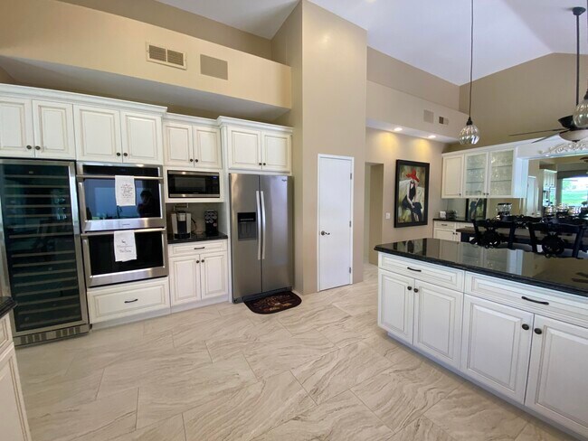 Building Photo - 55389 Riviera Dr