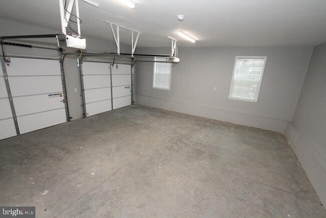 Foto del edificio - 8 Conover Ln