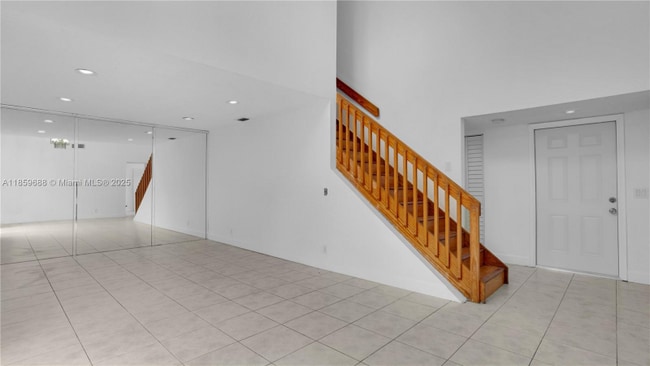 Foto del edificio - 6460 NW 170th Terrace