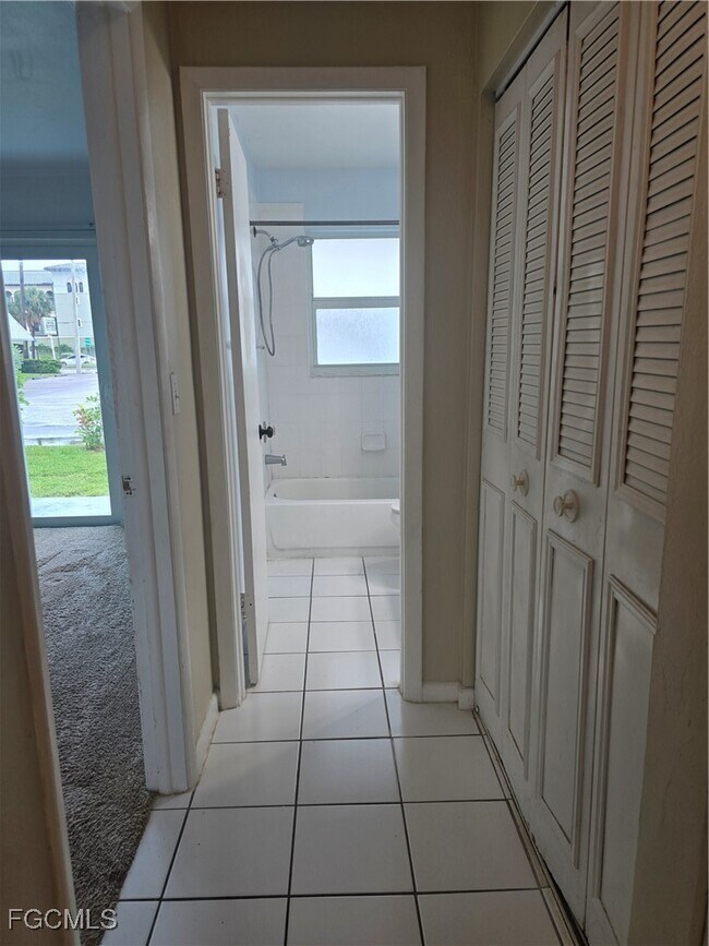 Building Photo - 3707 SE 15th Pl