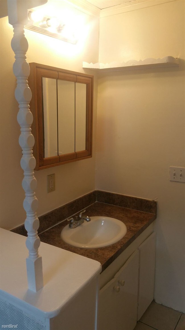 Building Photo - 23 Tennis Rd