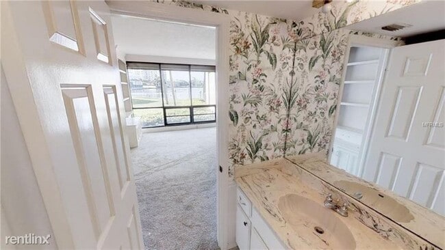 Building Photo - 5020 Bayshore Blvd