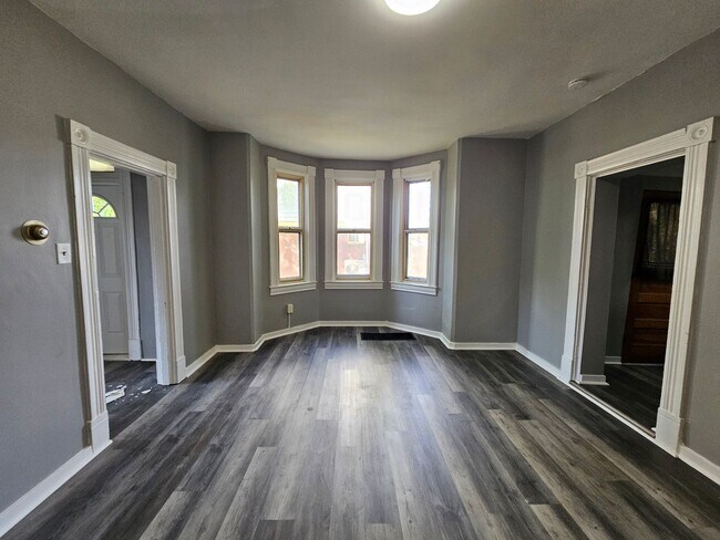 Building Photo - 2 bed 1 bath house for rent in Carrick !