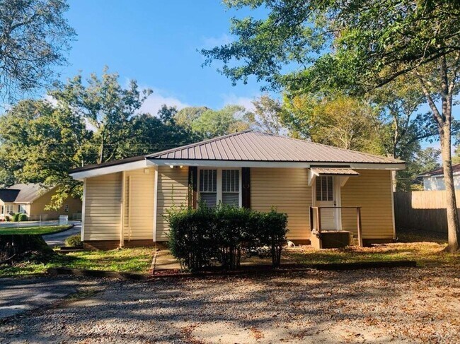 Building Photo - 122 Mandeville Ave