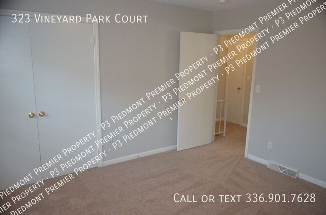 Foto del edificio - 323 Vineyard Park Ct