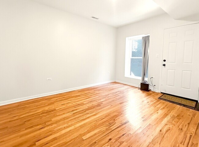 Foto del edificio - 1637 W 18th St