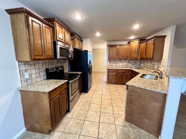 Foto del edificio - Beautiful 4 Bedroom Home For Rent