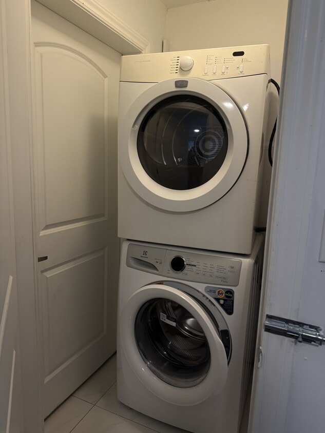 Building Photo - 2189 Brigadoon Ave