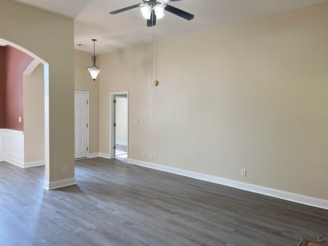 Building Photo - 101 Mallards Landing Dr