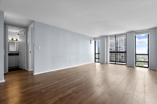 Building Photo - 1660 N La Salle Dr