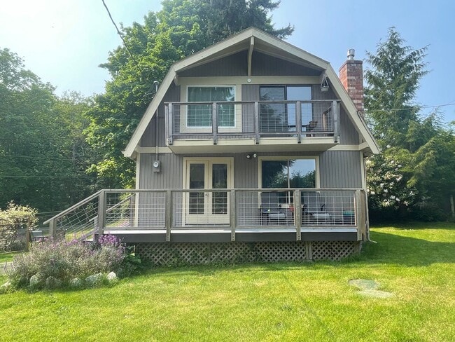 Building Photo - Nicely Maintained Clinton Home with Upgrades and Fenced Yard!