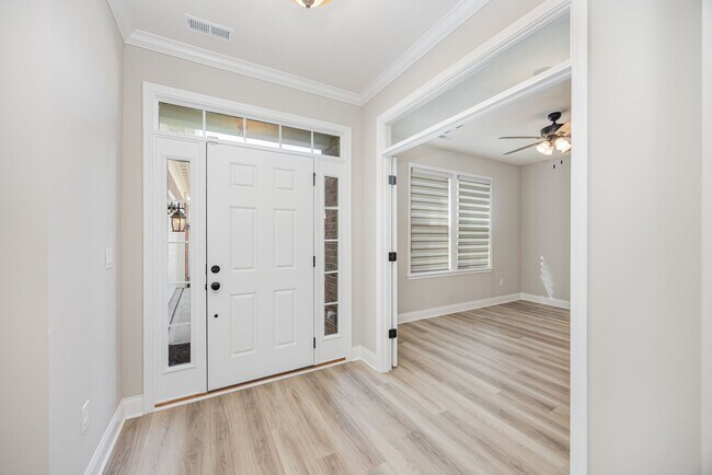 Foto del edificio - Beautiful 2 Bedroom, 2 Bath home + flex ro...