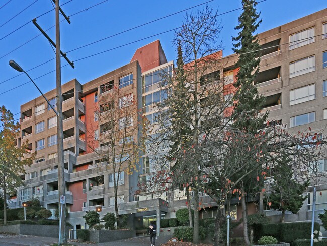 Photo du bâtiment - Elmwood Apartments  