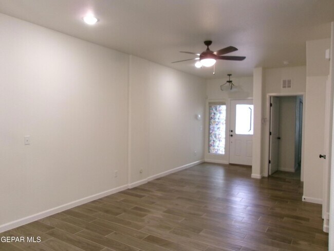 Building Photo - 1060 Hoppas Ct
