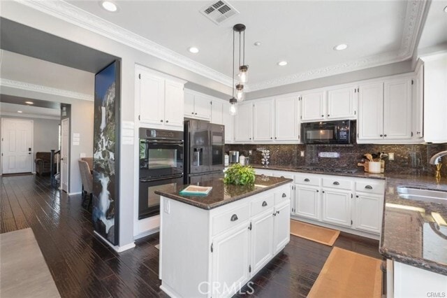 Foto del edificio - 6031 Medinah St