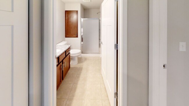 Foto del edificio - Condo Style Lower 2 Bedroom 2 Bathroom Apartment