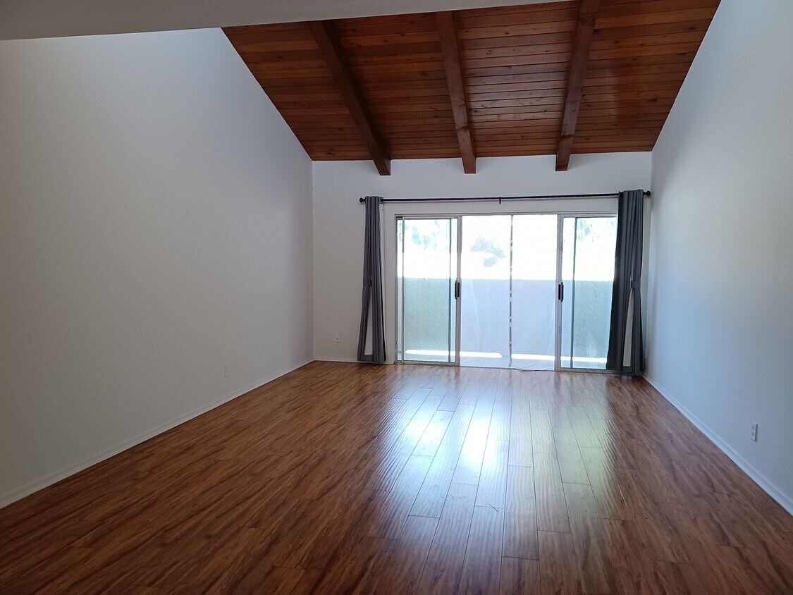 Primary Photo - 20134 Leadwell St
