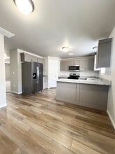 Building Photo - 2015 Lawrence Ln