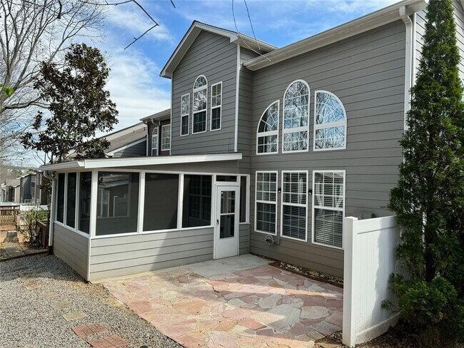 Building Photo - 2662 Pierce Brennen Ct NE