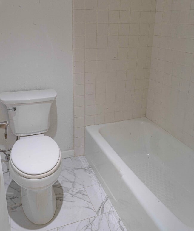 Building Photo - 2017 Normandy Ct