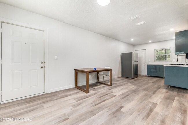 Foto del edificio - 231 E 16th St