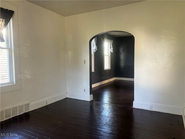 Foto del edificio - 6607 Edna Ave