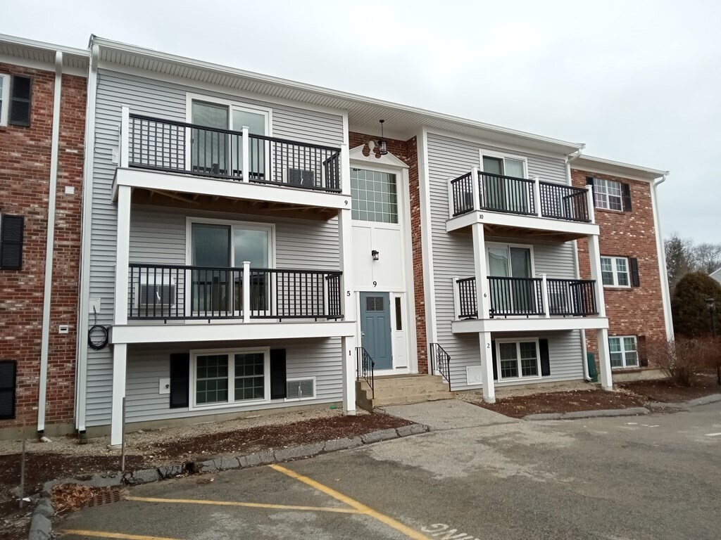9 Chapel Hill Dr Unit 7, Plymouth, MA 02360 Condo for Rent in