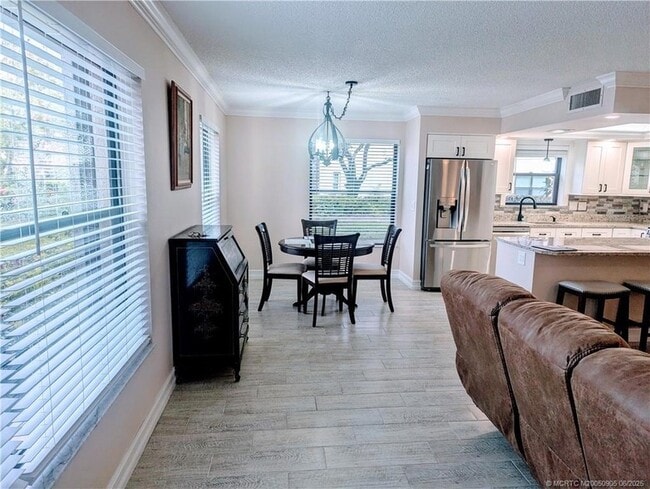 Foto del edificio - 741 SW South River Dr