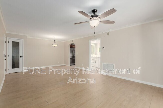 Building Photo - 10444 N 69th St