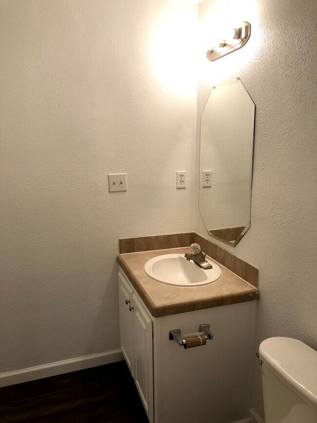 Foto del edificio - Room For Rent