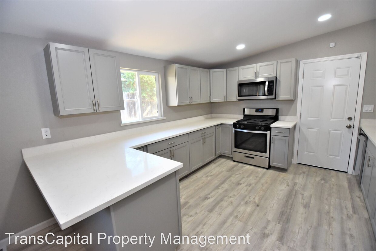 Foto principal - 3 br, 1 bath House - 923 Cummins Way