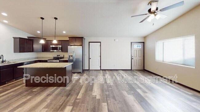 Building Photo - 578 Westwind Rd