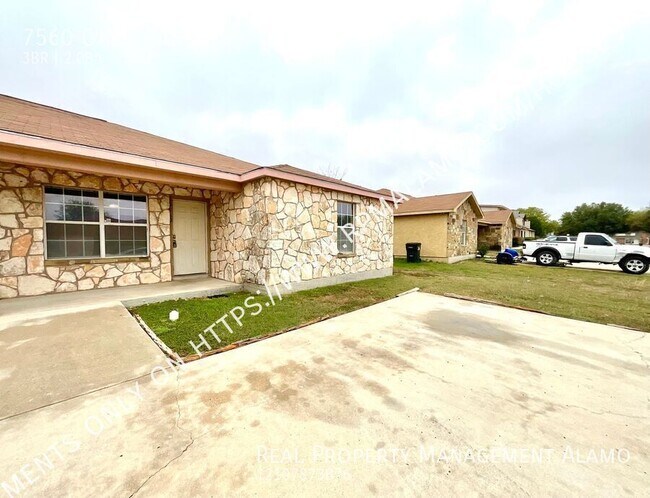 Building Photo - 7560 Oak Chase
