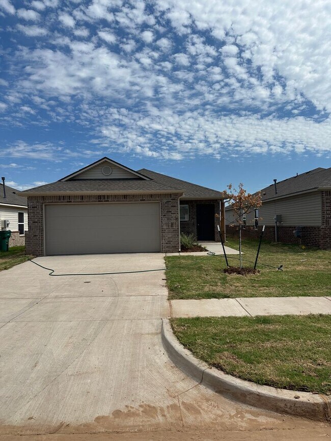 Foto del edificio - *Pre-leasing* NEWER Three Bedroom | Two Ba...