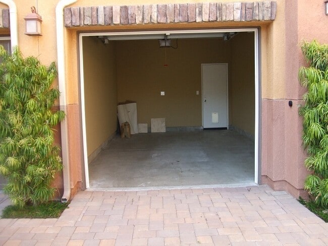 Foto del edificio - 31136 Strawberry Tree Ln