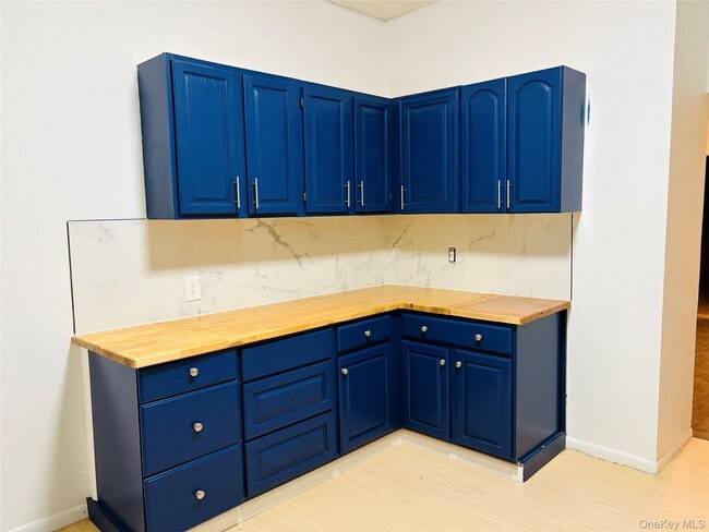 Building Photo - 121 Linden St