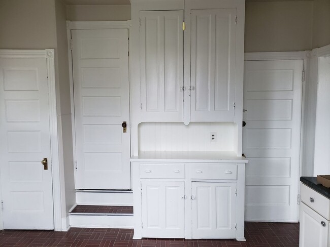 Building Photo - Norristown End Rowhome with 1 Bedrooms 1 b...