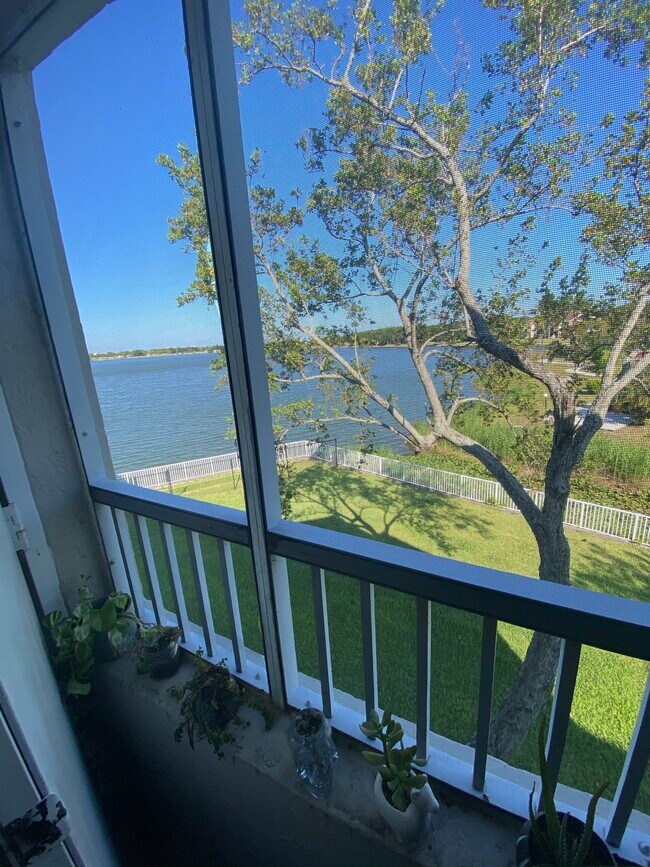 Foto del edificio - 2803 N Oakland Forest Dr