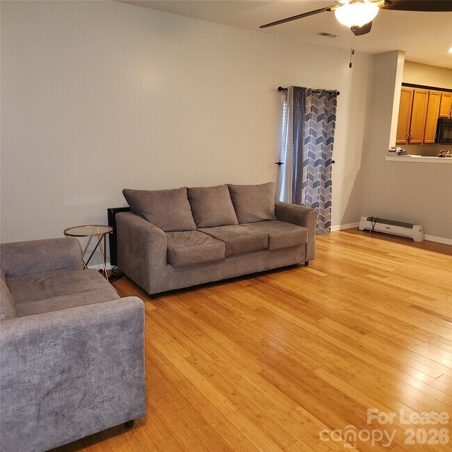 Foto del edificio - 1045 Willow Wind Dr