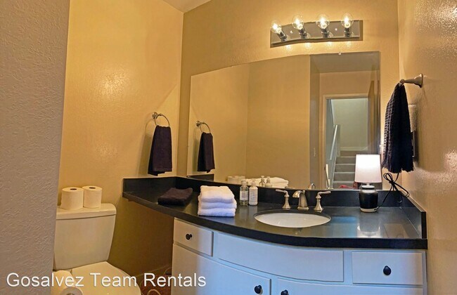 Foto del edificio - 2 br, 2.5 bath House - 539 Channing Ave.