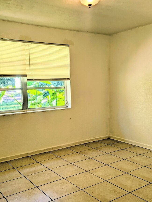 Foto del edificio - Enjoy the peace and quiet in this secluded...