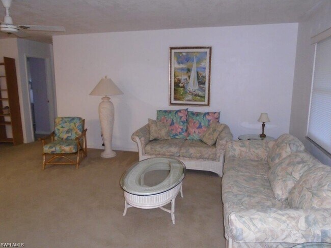 Building Photo - 2505 Lakeview Dr