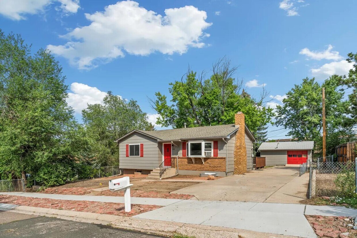 Foto principal - 408 Maplewood Dr