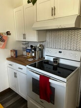 Building Photo - 215 Bridge St